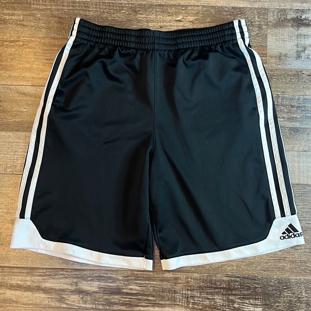 Adidas Boys Shorts Size Large (14-16)